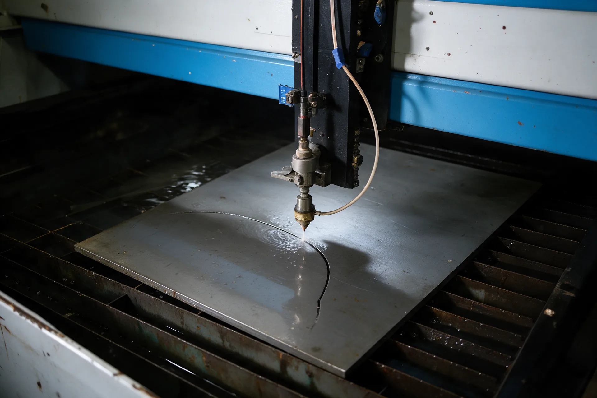 Waterjet head over a wet metal plate